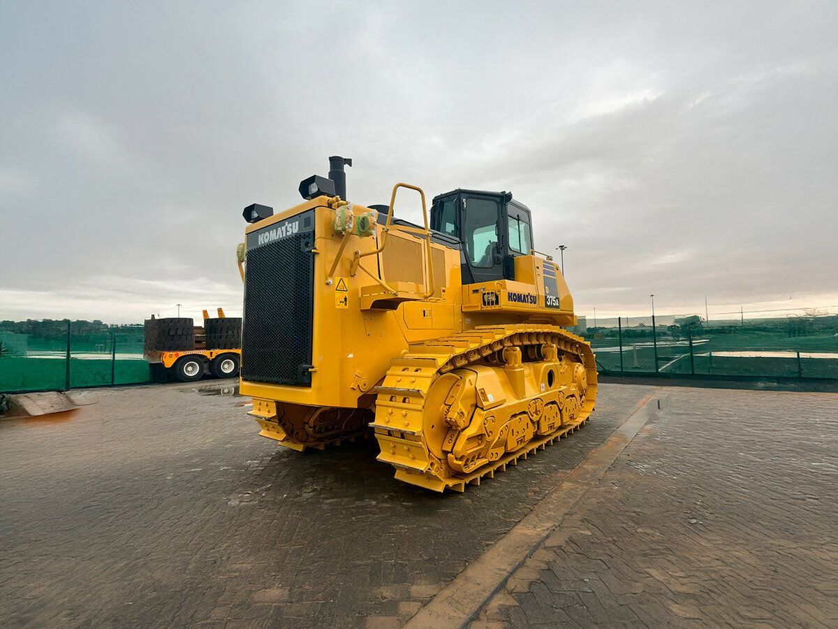 Komatsu D375