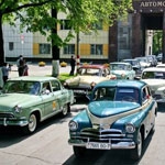 Группа ГАЗ открывают в ГУМе историческую выставку автомобилей